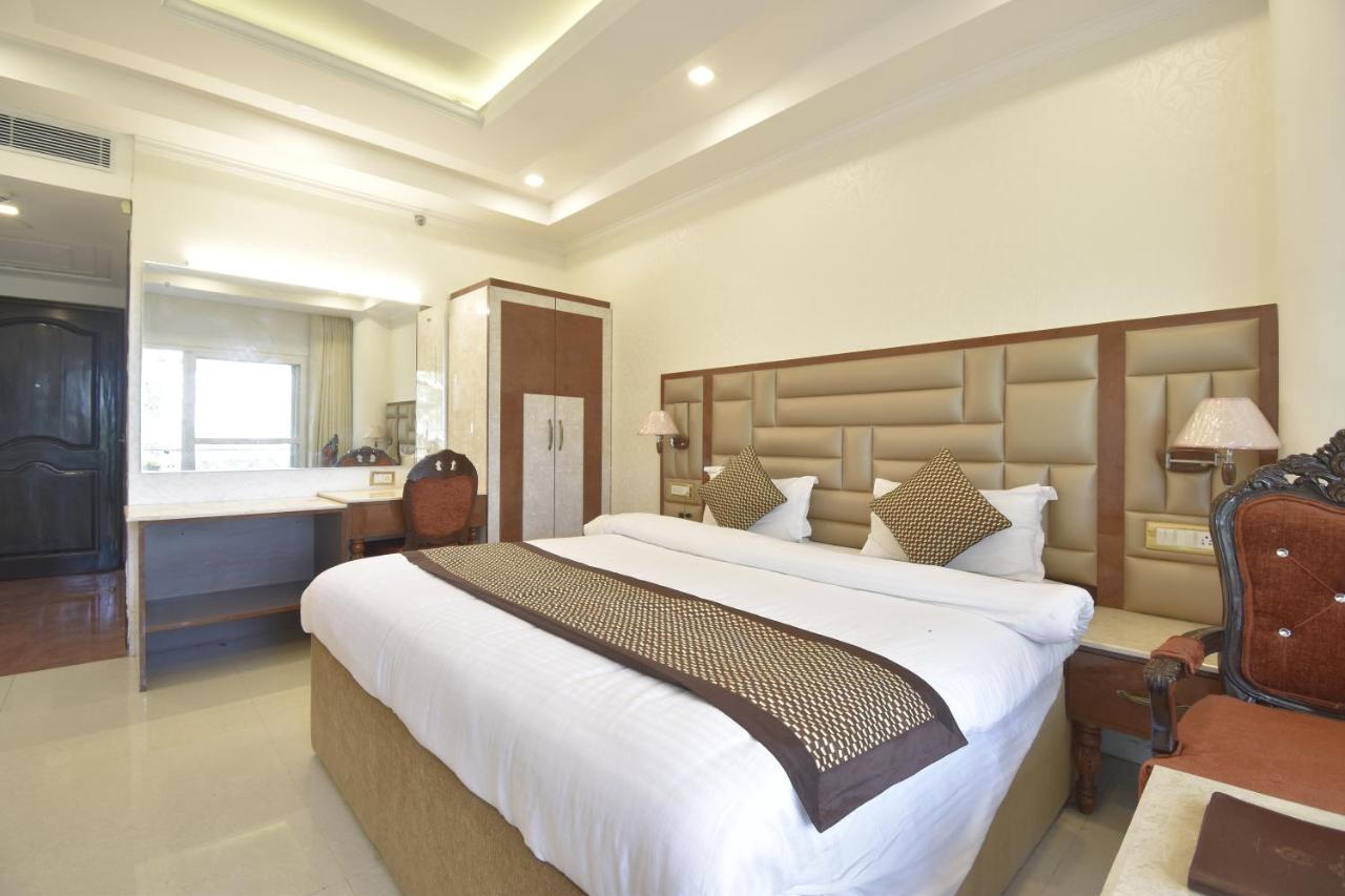 Hotel The Royal Castle Hot And Cold Centralized Dharamshala Exterior foto
